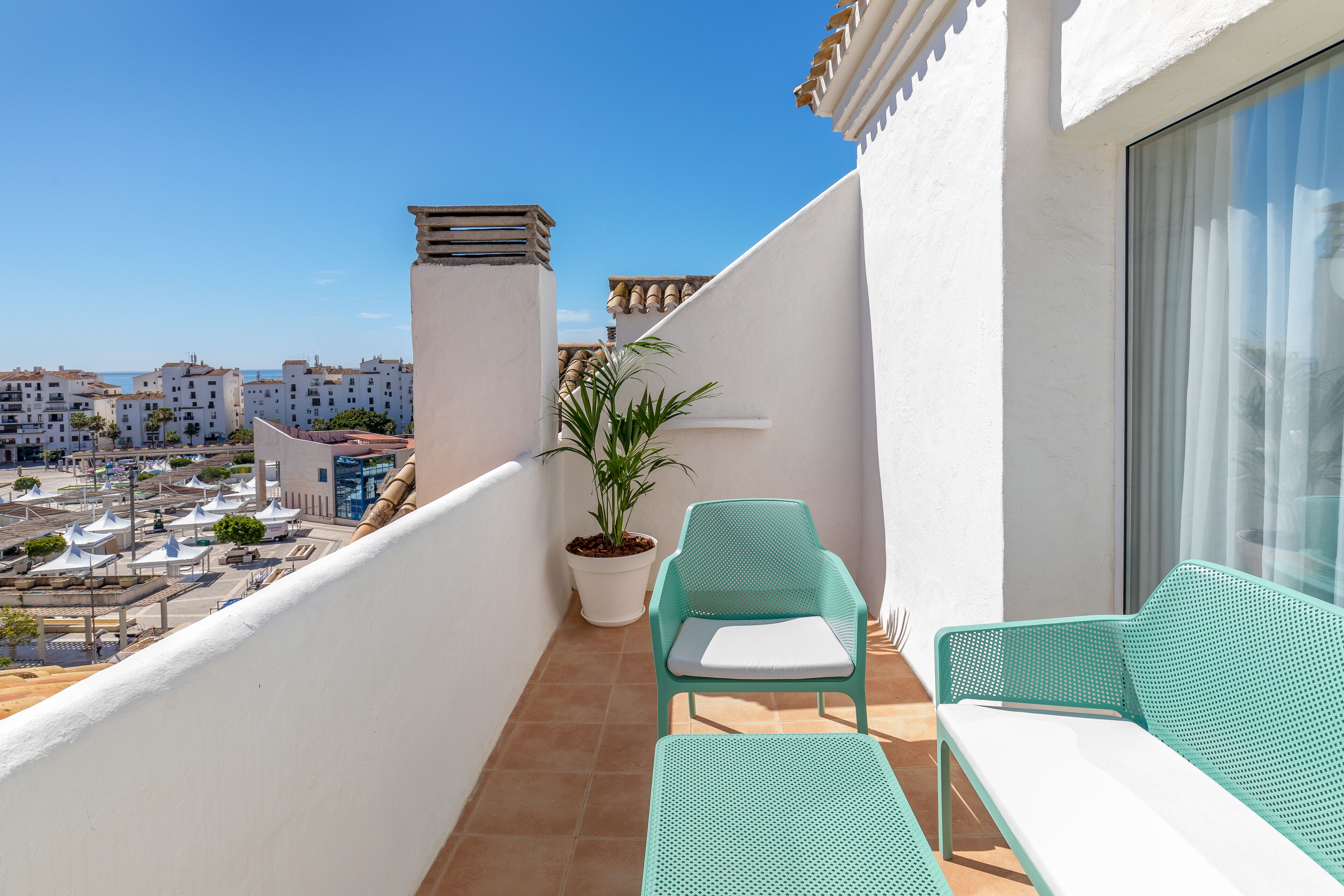 premium bedding, minibar, in-room safe, blackout curtains