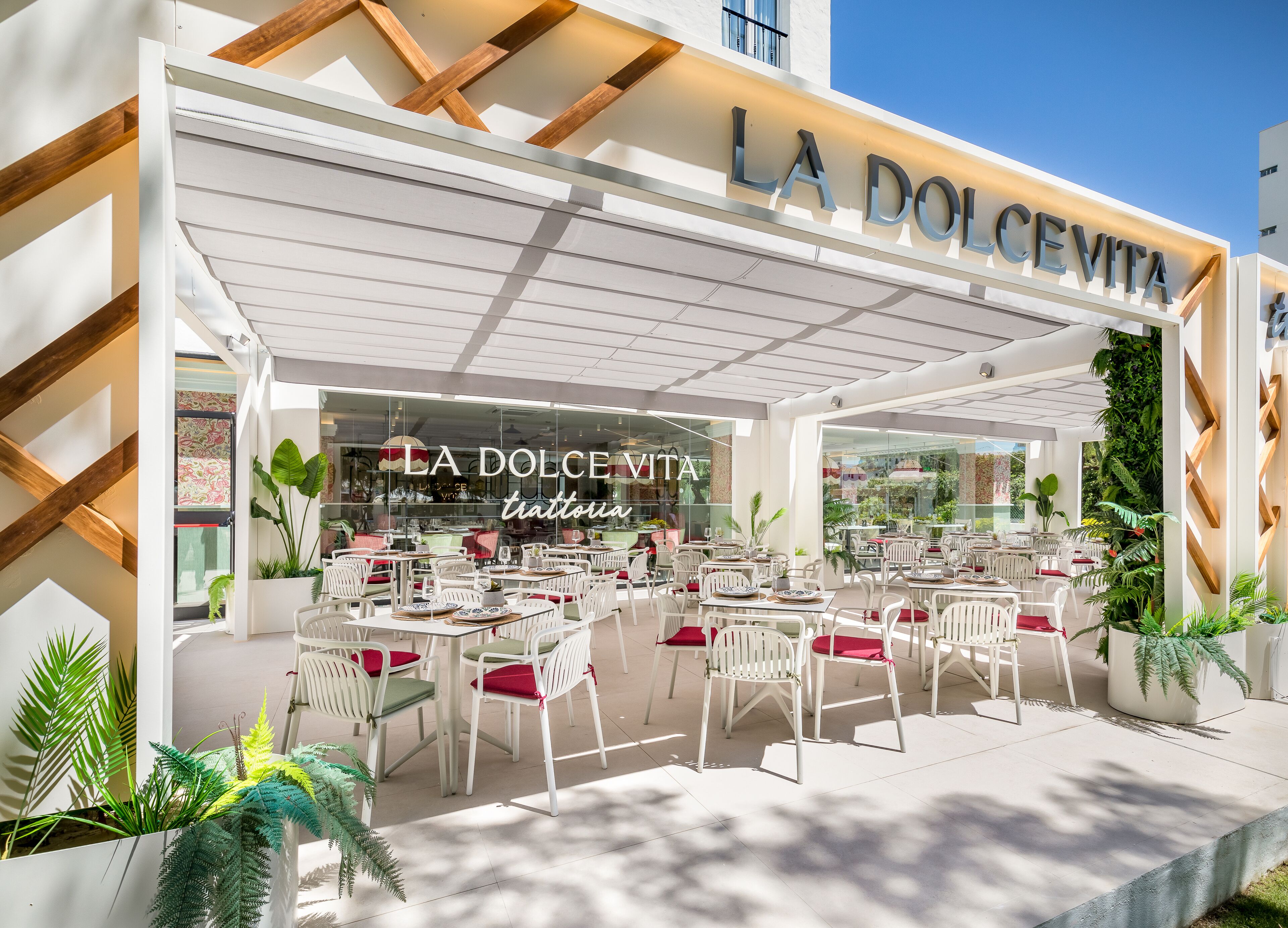 3 间餐厅，供应早餐、午餐和晚餐，国际美食