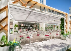 3 restaurantes; se sirve desayuno, almuerzo y cena; cocina internacional