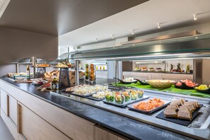 3 restaurants, breakfast, lunch, dinner served; international cuisine - Occidental Puerto Banus (Marbella)