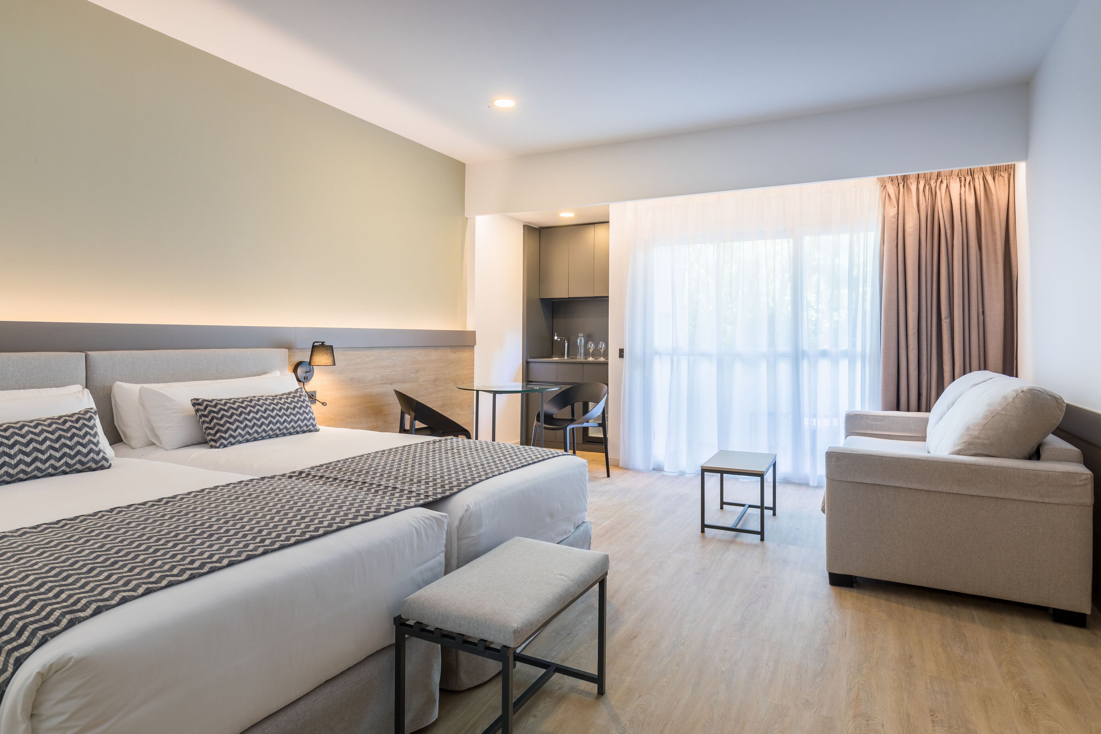 premium bedding, minibar, in-room safe, blackout curtains