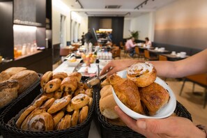 Petit déjeuner buffet servi tous les jours en supplément