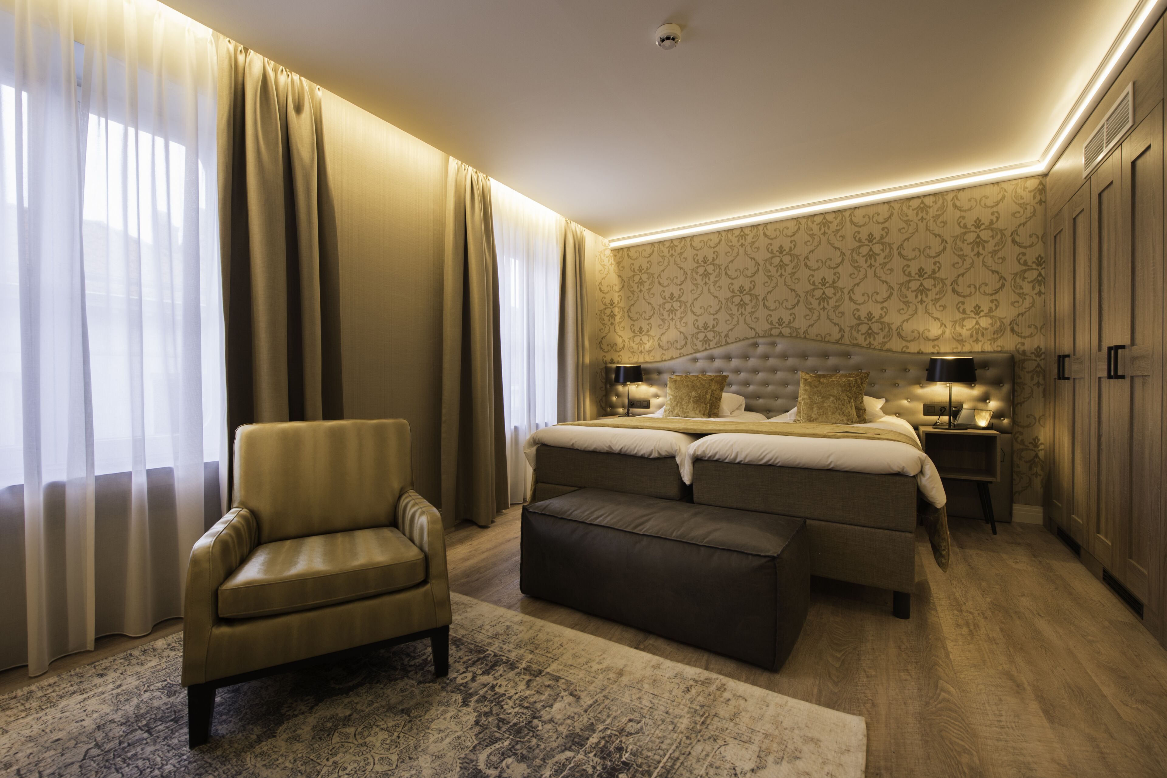 superior twin room | minibar, in-room safe, desk, blackout curtains