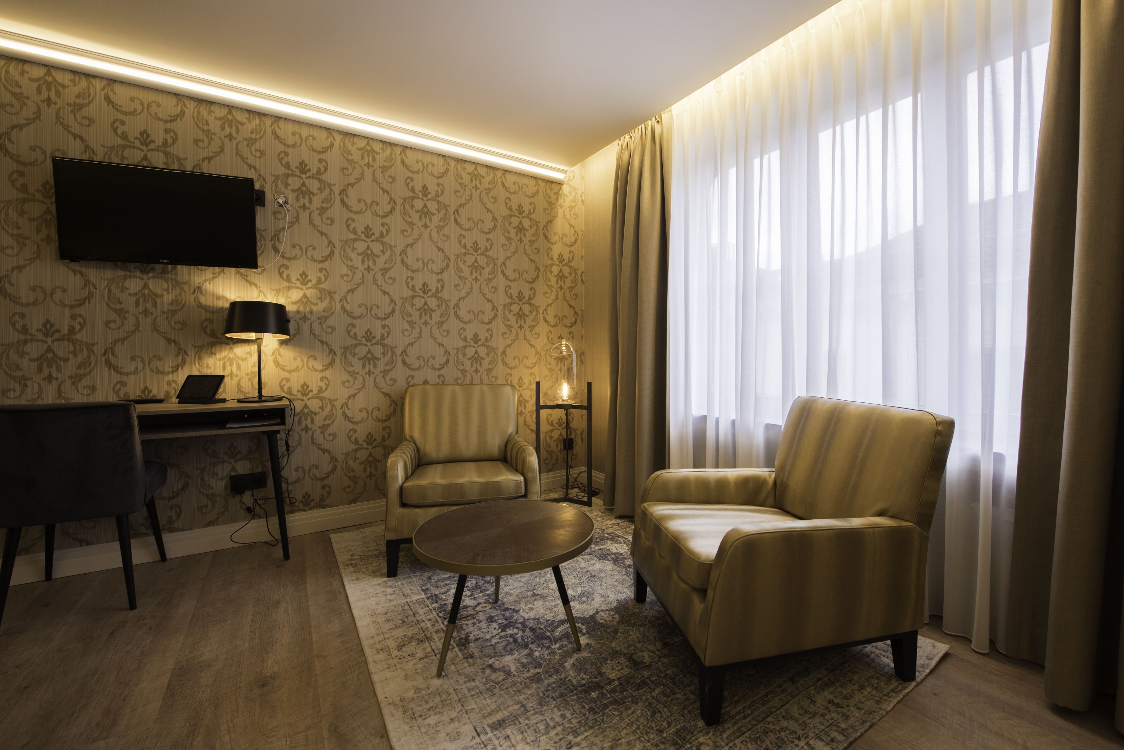 superior double room | minibar, in-room safe, desk, blackout curtains