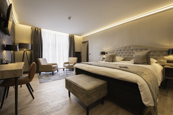 Chambre Double Supérieure | Minibar, coffres-forts dans les chambres, bureau, rideaux occultants