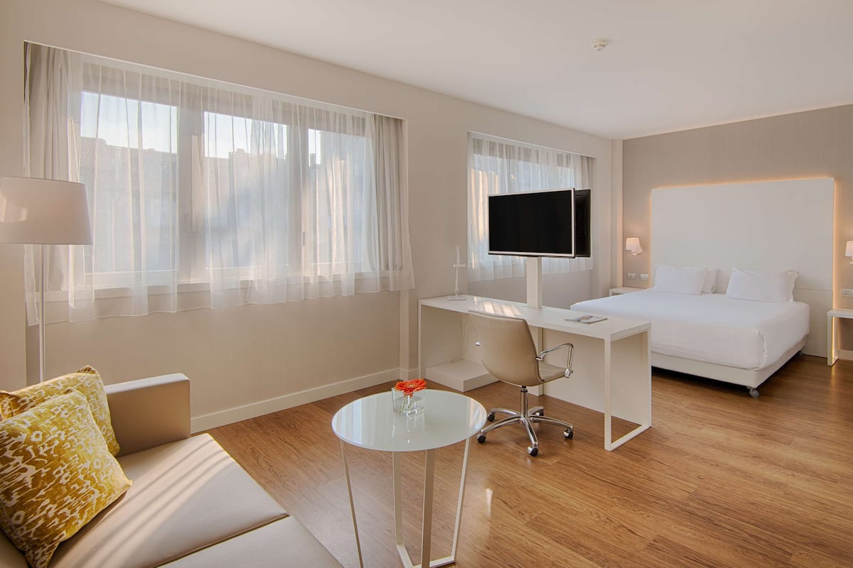 Down duvets, minibar, in-room safe, desk