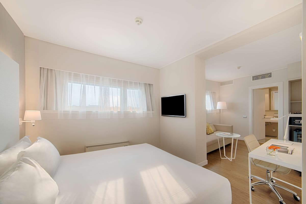 Down duvets, minibar, in-room safe, desk