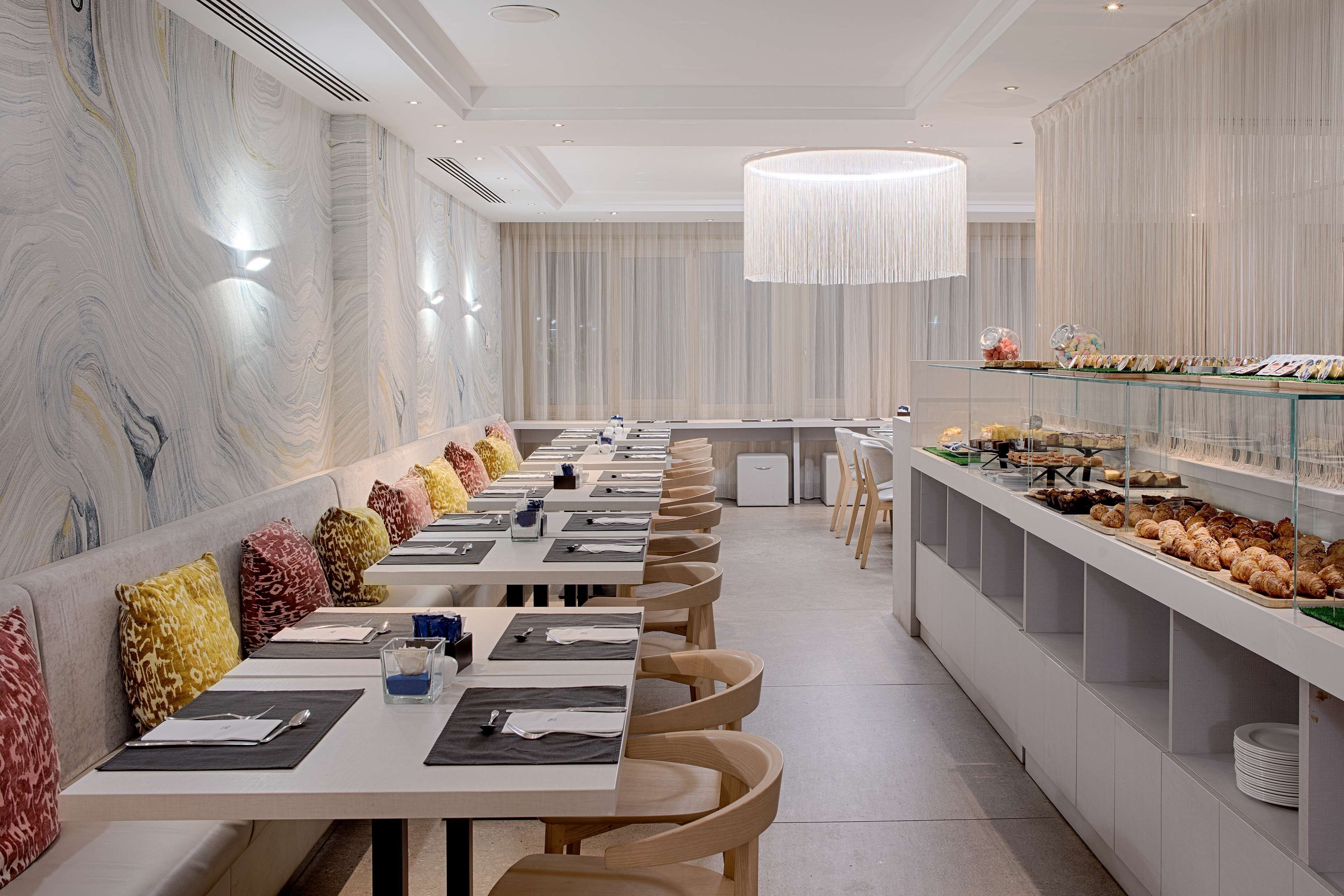 Buffet breakfast for a fee on weekdays