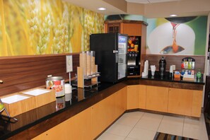 Free daily buffet breakfast - Fairfield Inn & Suites by Marriott Kansas City Liberty (Kansas City)