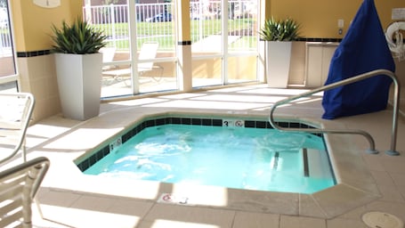 Indoor spa tub