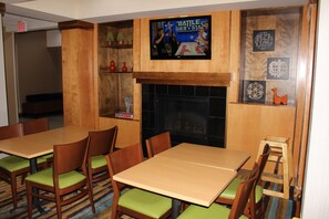 Free daily buffet breakfast  - Fairfield Inn & Suites by Marriott Kansas City Liberty (Kansas City)