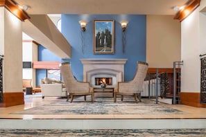 Lobby - DoubleTree by Hilton Sonoma - Wine Country (Rohnert Park)