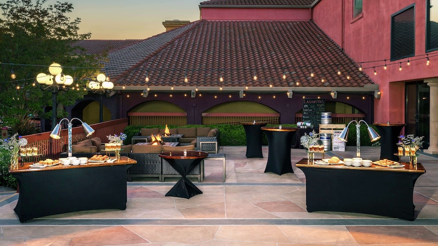 DoubleTree by Hilton Sonoma - Wine Country