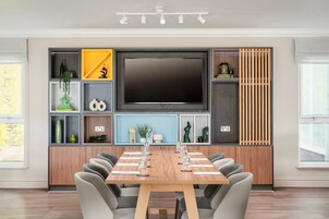 Frukost, lunch och middag serveras