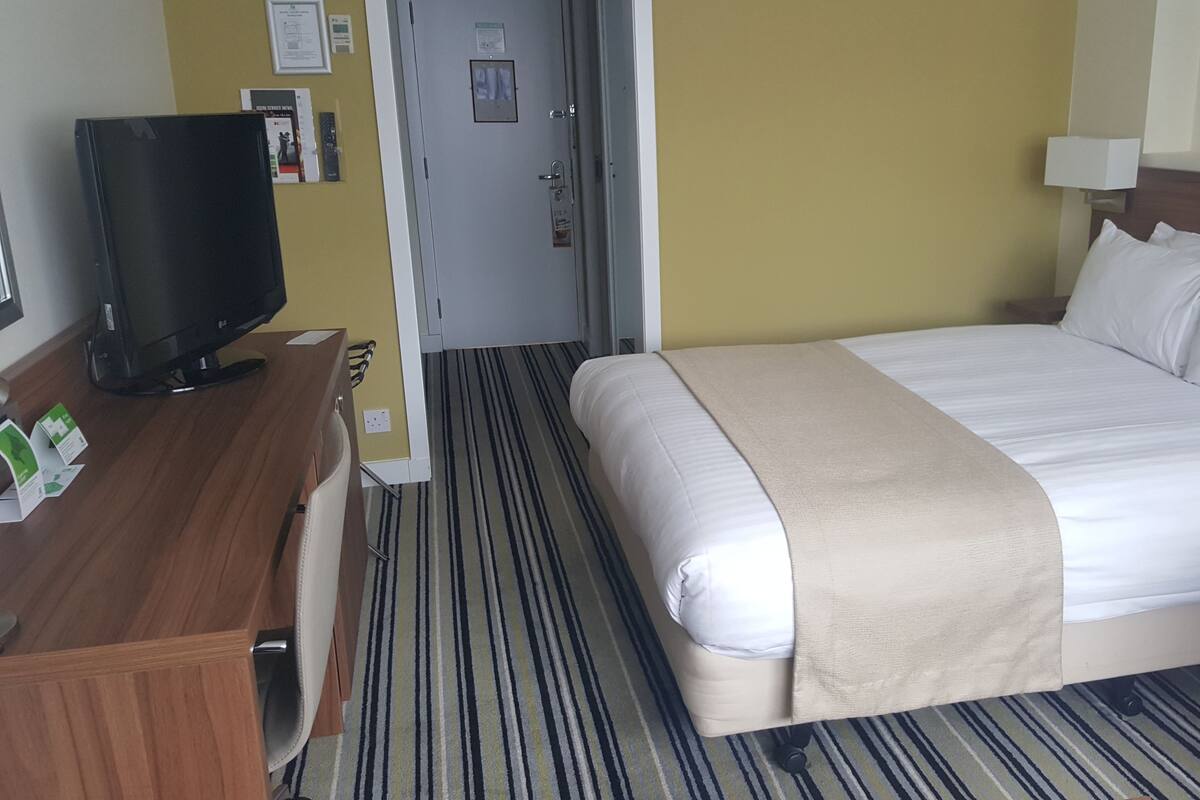 Hypo-allergenic bedding available, desk, laptop workspace, soundproofing