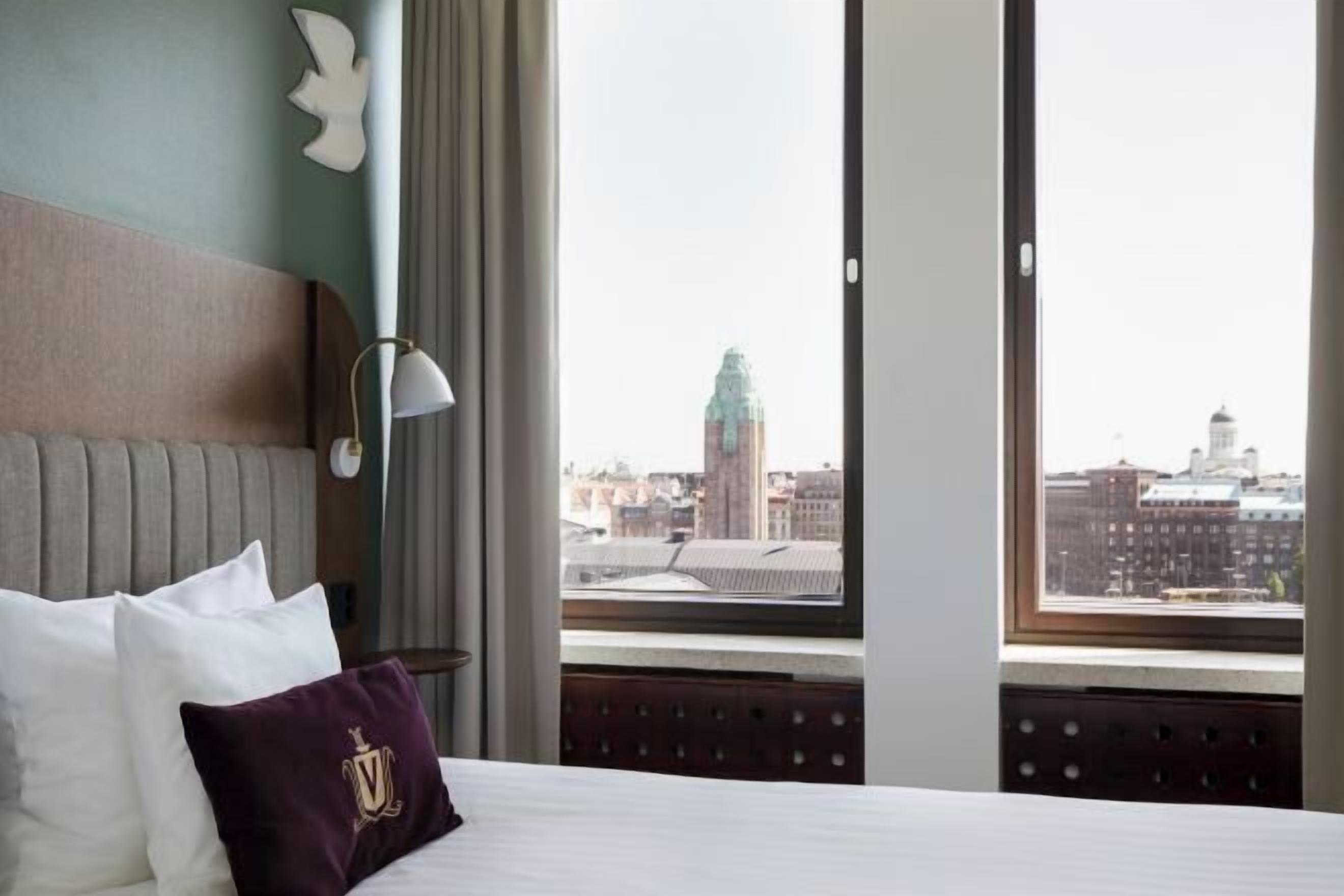 Sengetøy av topp kvalitet, minibar, safe på rommet og skrivebord