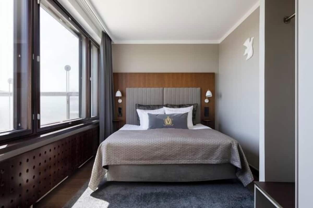Hochwertige Bettwaren, Minibar, Zimmersafe, Schreibtisch