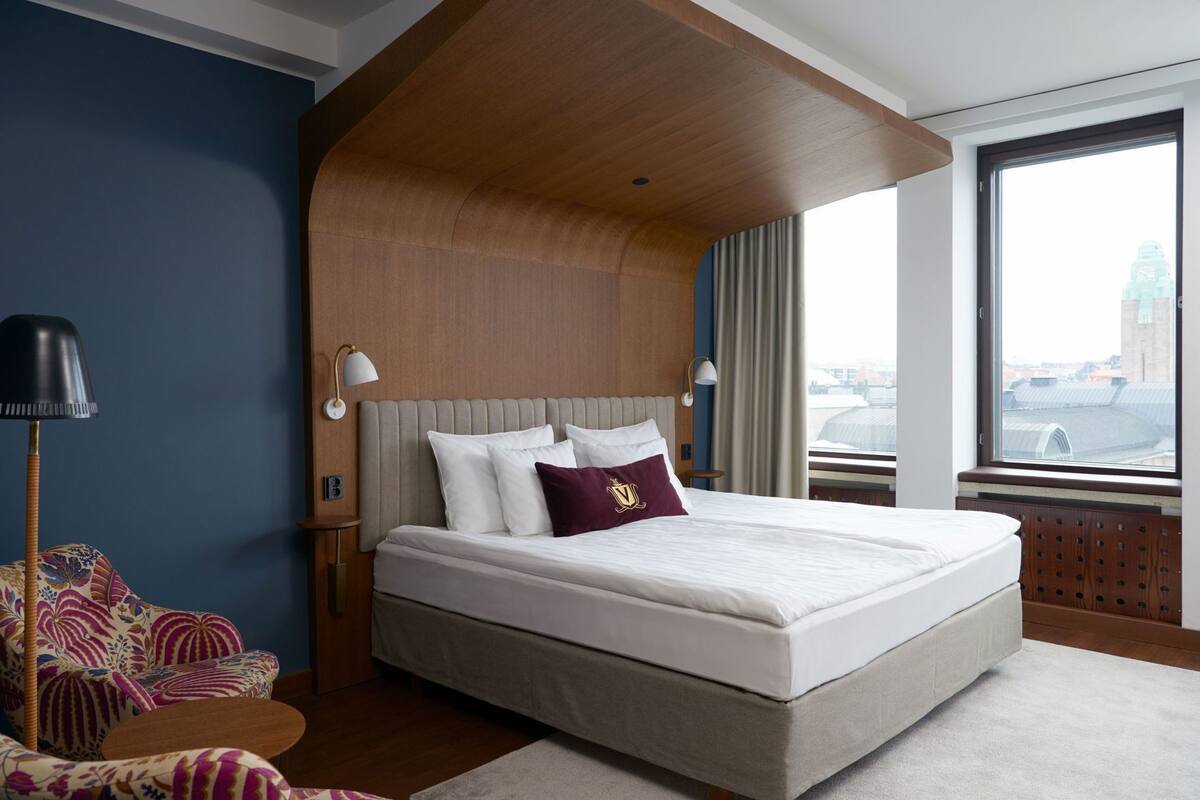 Premium bedding, minibar, in-room safe, desk