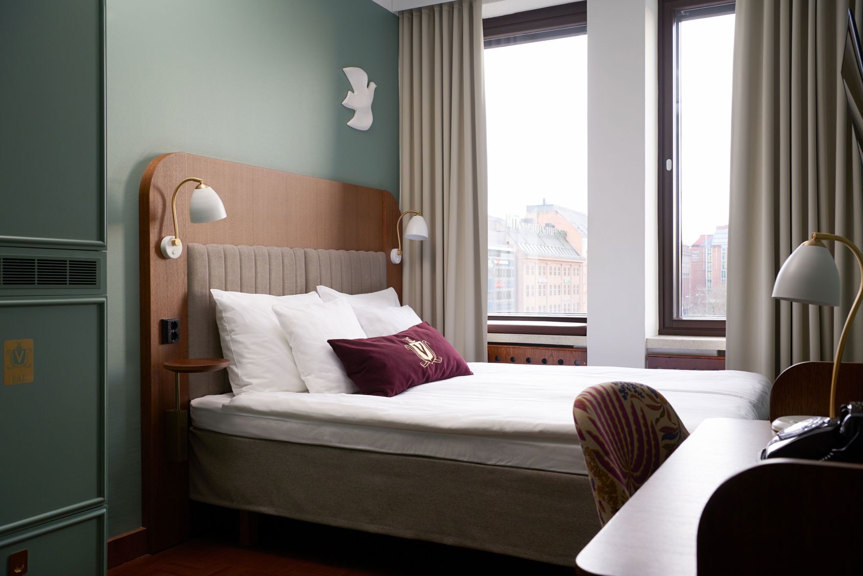 Premium bedding, minibar, in-room safe, desk