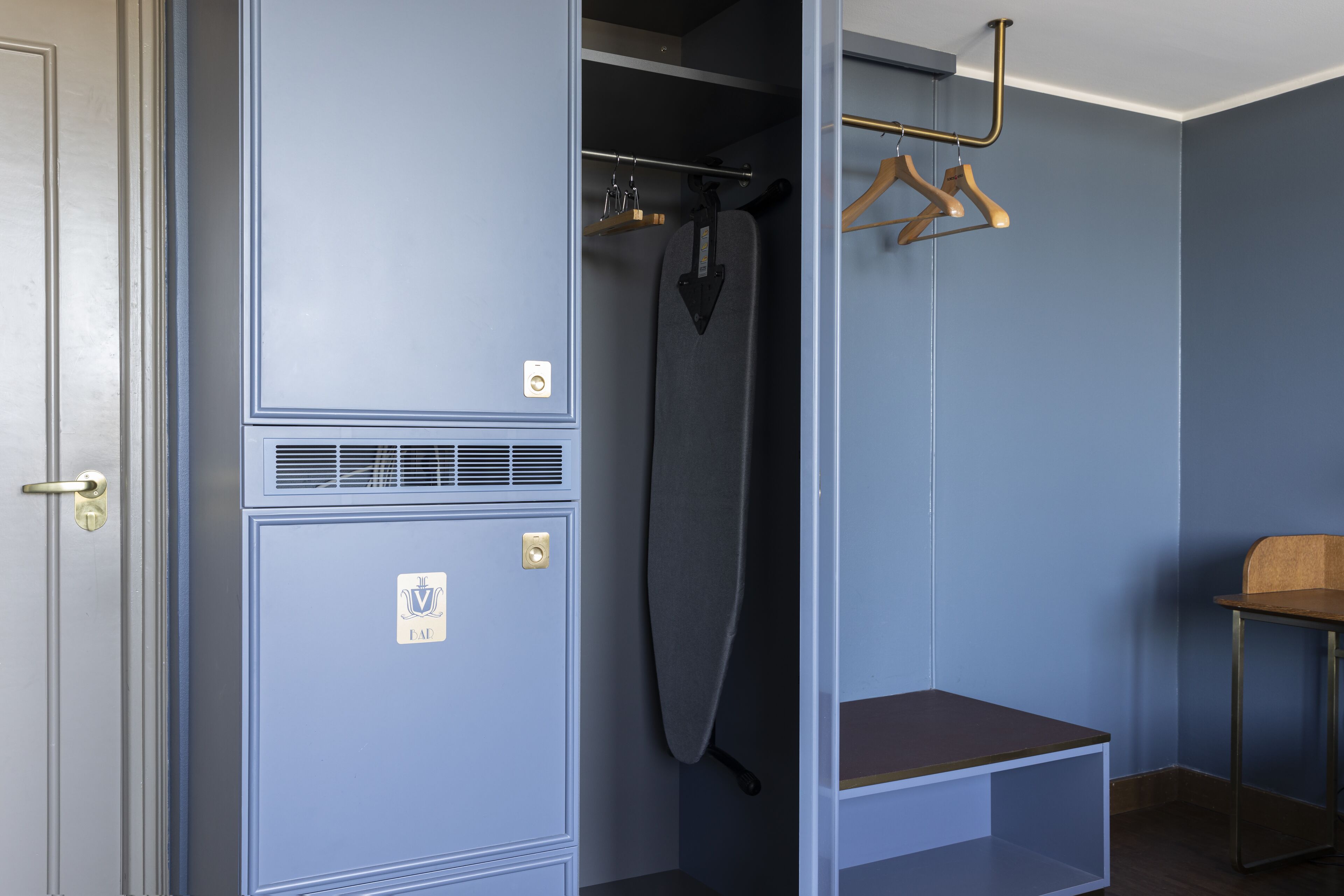 superior room, 1 king bed | premium bedding, minibar, in-room safe, desk