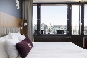 Habitación superior, 1 cama de matrimonio grande | Ropa de cama de alta calidad, minibar, caja fuerte y escritorio