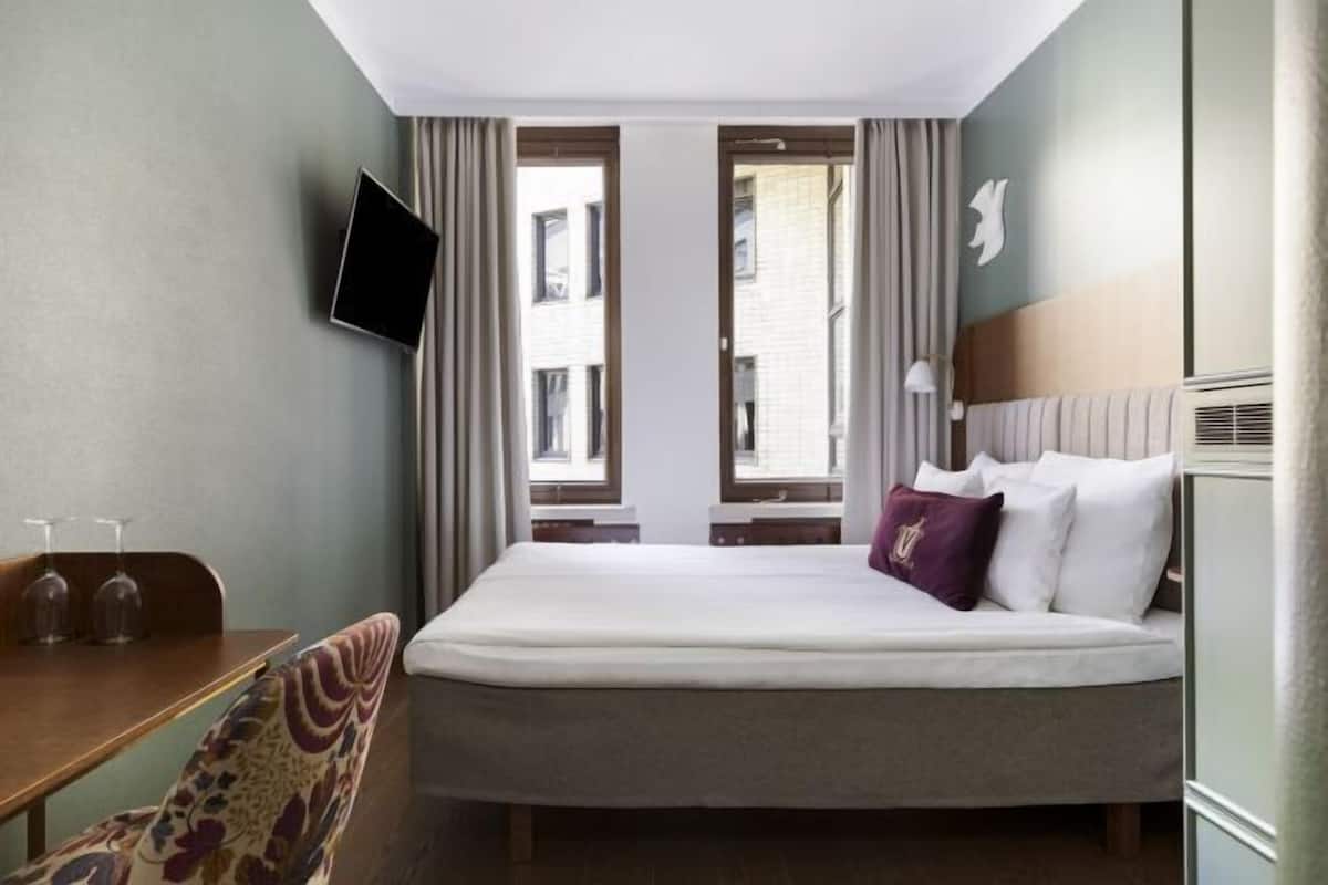 Ropa de cama de alta calidad, minibar, caja fuerte y escritorio