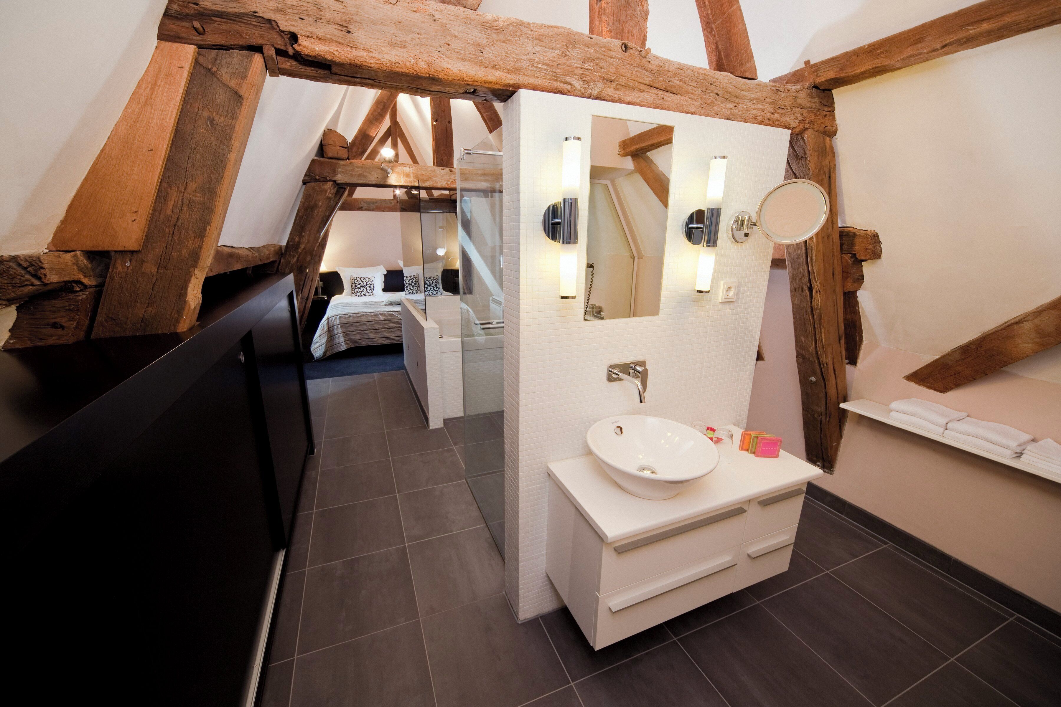 suite | 1 bedroom, pillow-top beds, minibar, desk