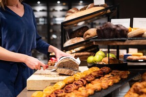 Petit déjeuner buffet servi tous les jours en supplément