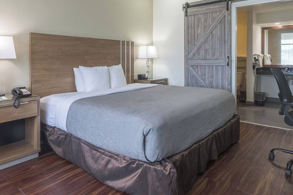 In-room safe, desk, laptop workspace, blackout drapes