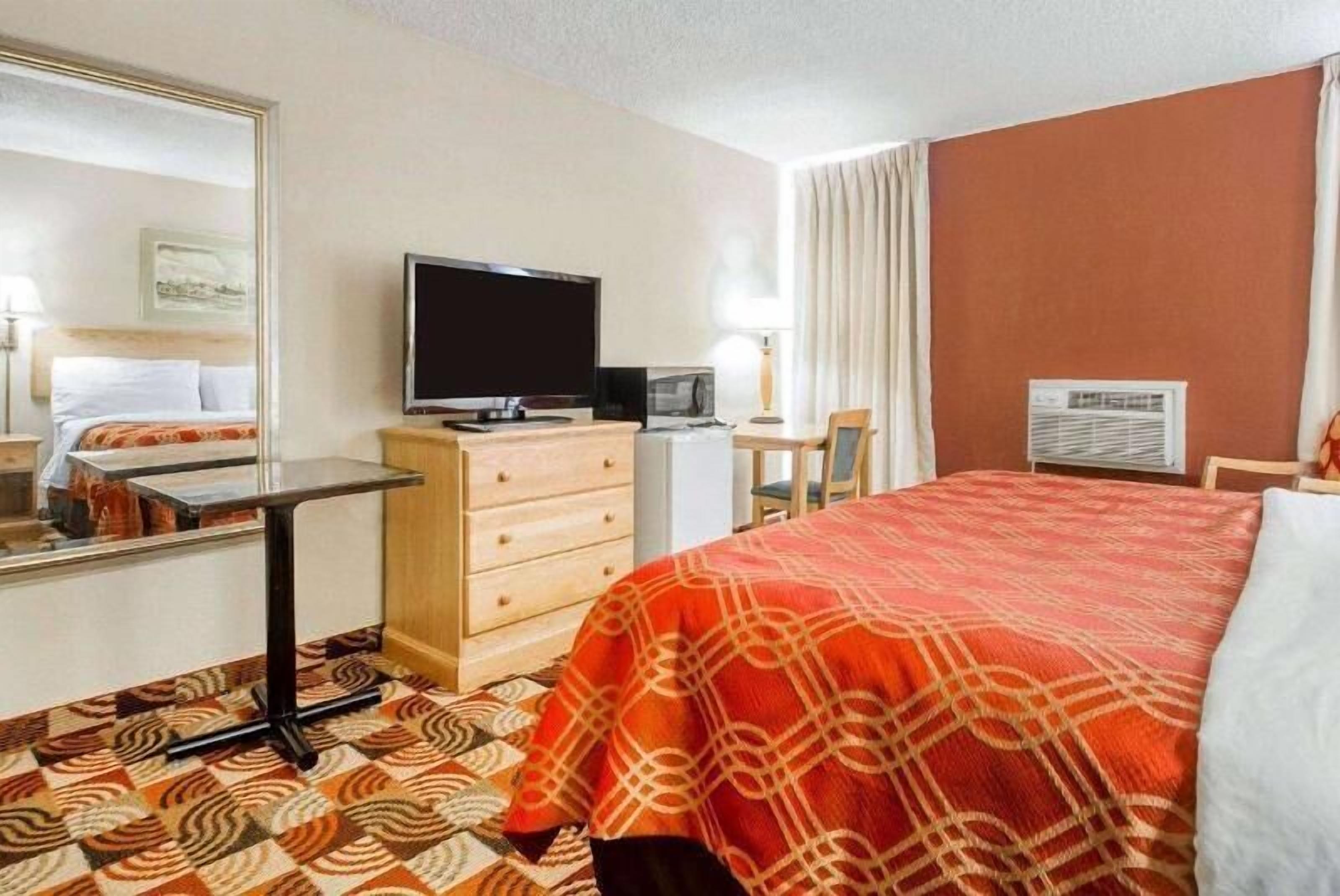 Hochwertige Bettwaren, Betten mit Memory-Foam-Matratzen, Zimmersafe