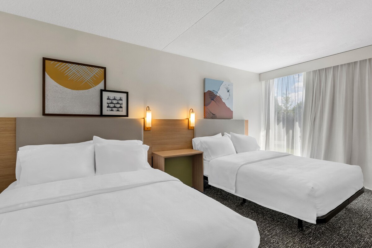 Double Room, 2 Queen Beds, Bathtub (Mobility & Hearing) | Premium bedding, pillowtop beds, in-room safe, desk