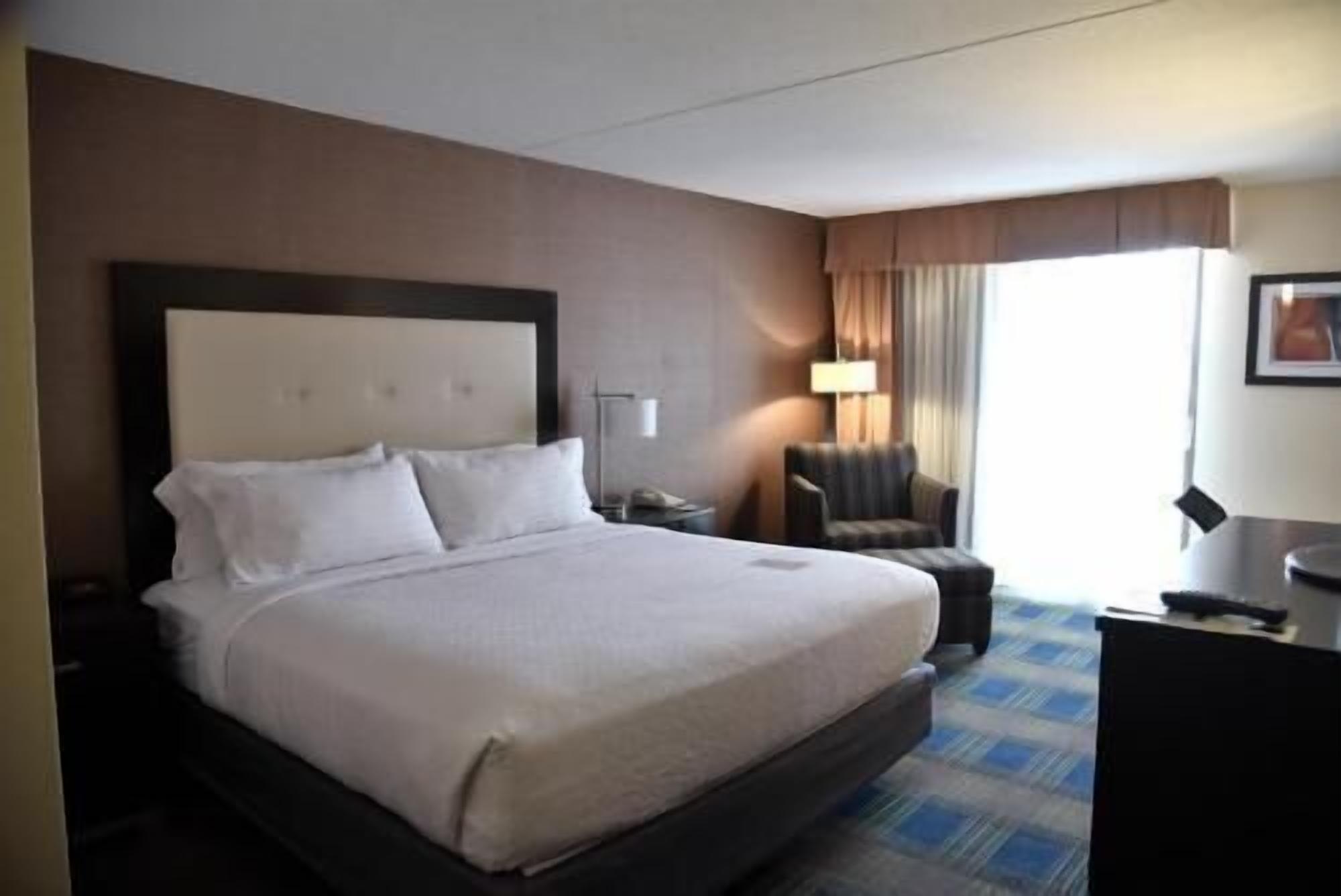 Premium bedding, pillowtop beds, in-room safe, desk