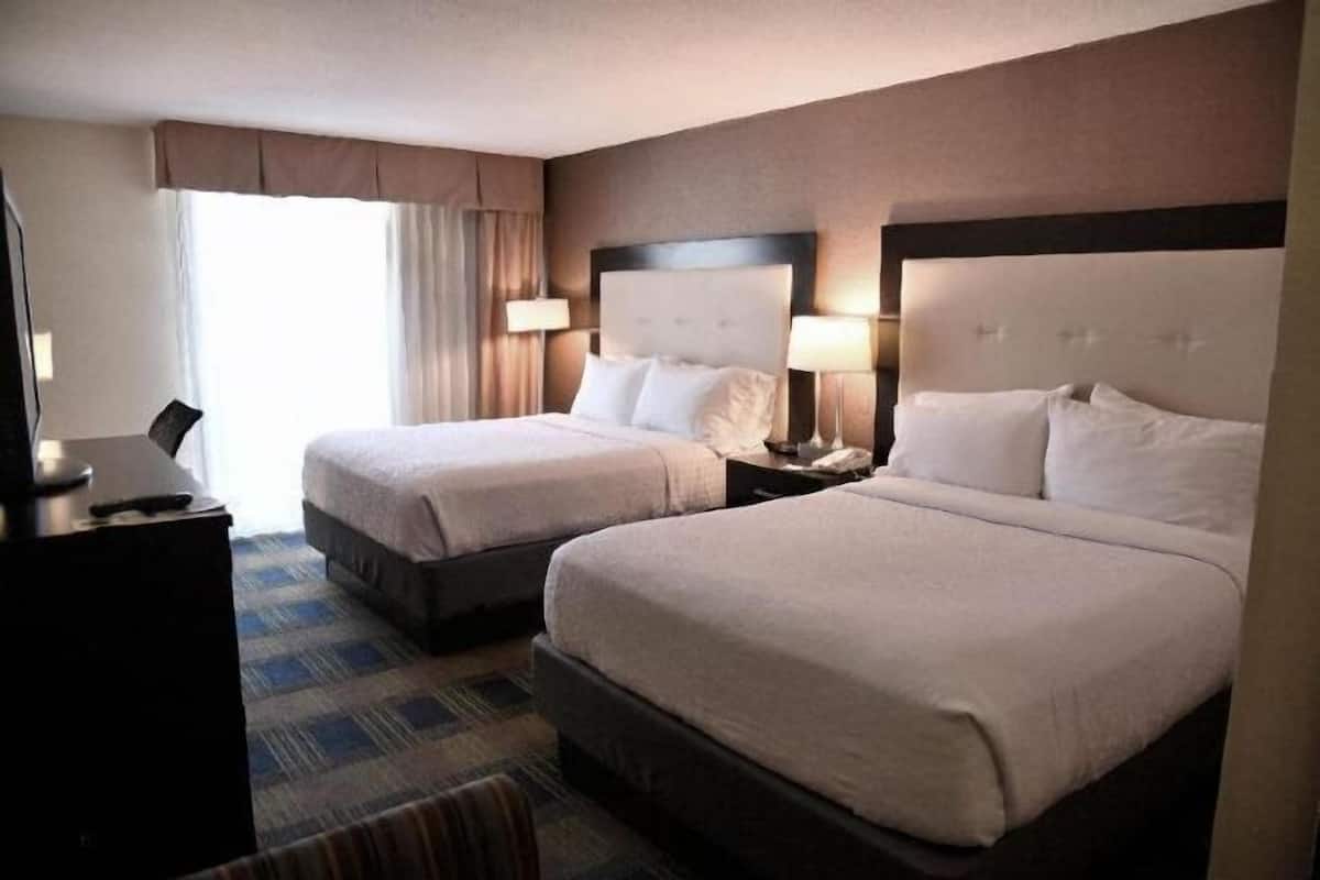 Premium bedding, in-room safe, desk, laptop workspace