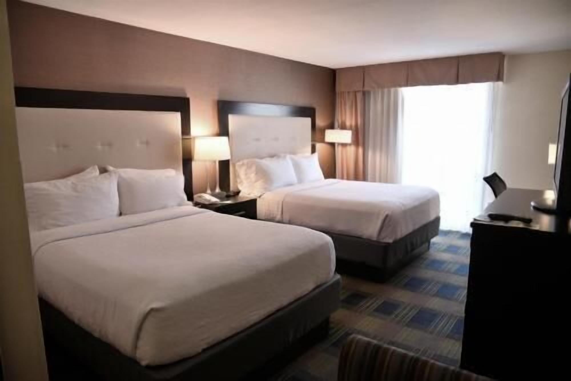Premium bedding, pillowtop beds, in-room safe, desk