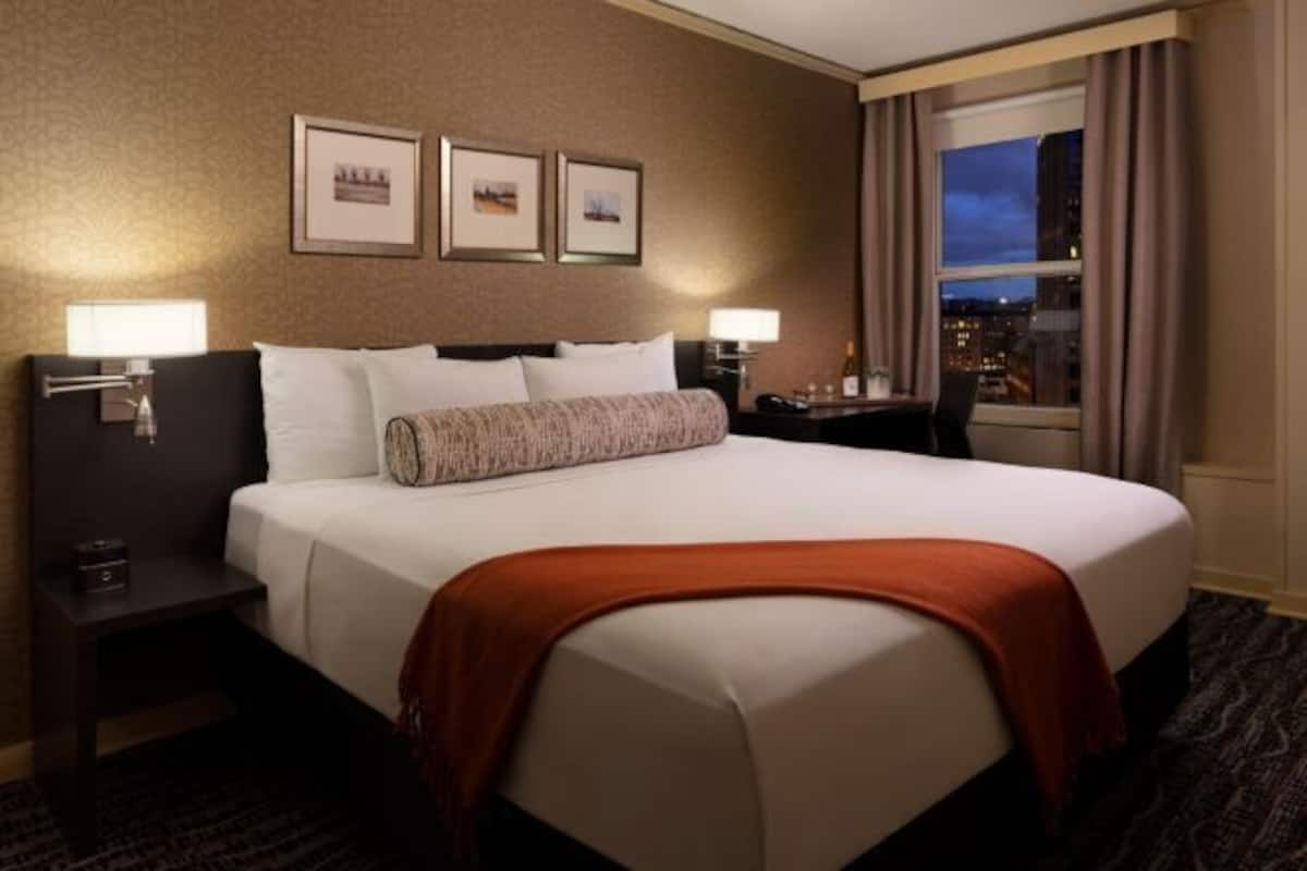 Premium bedding, in-room safe, blackout drapes, iron/ironing board
