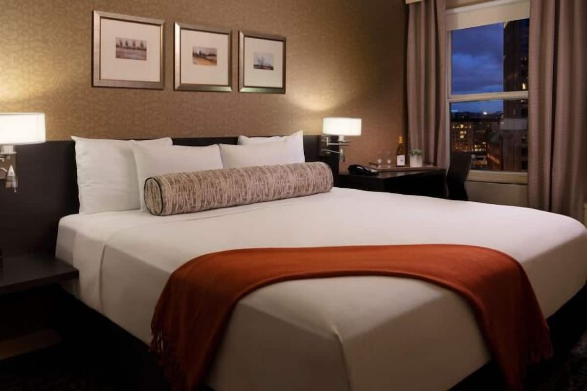 Premium bedding, in-room safe, blackout drapes, iron/ironing board