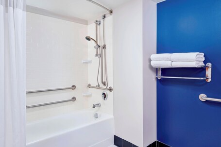 Fairfield Inn Suites by Marriott Indianapolis Downtown - Image 24