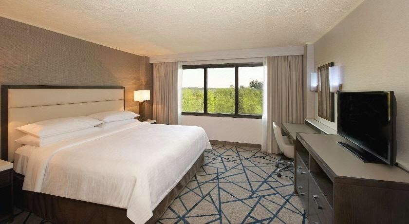 Premium bedding, in-room safe, iron/ironing board, free cots/infant beds
