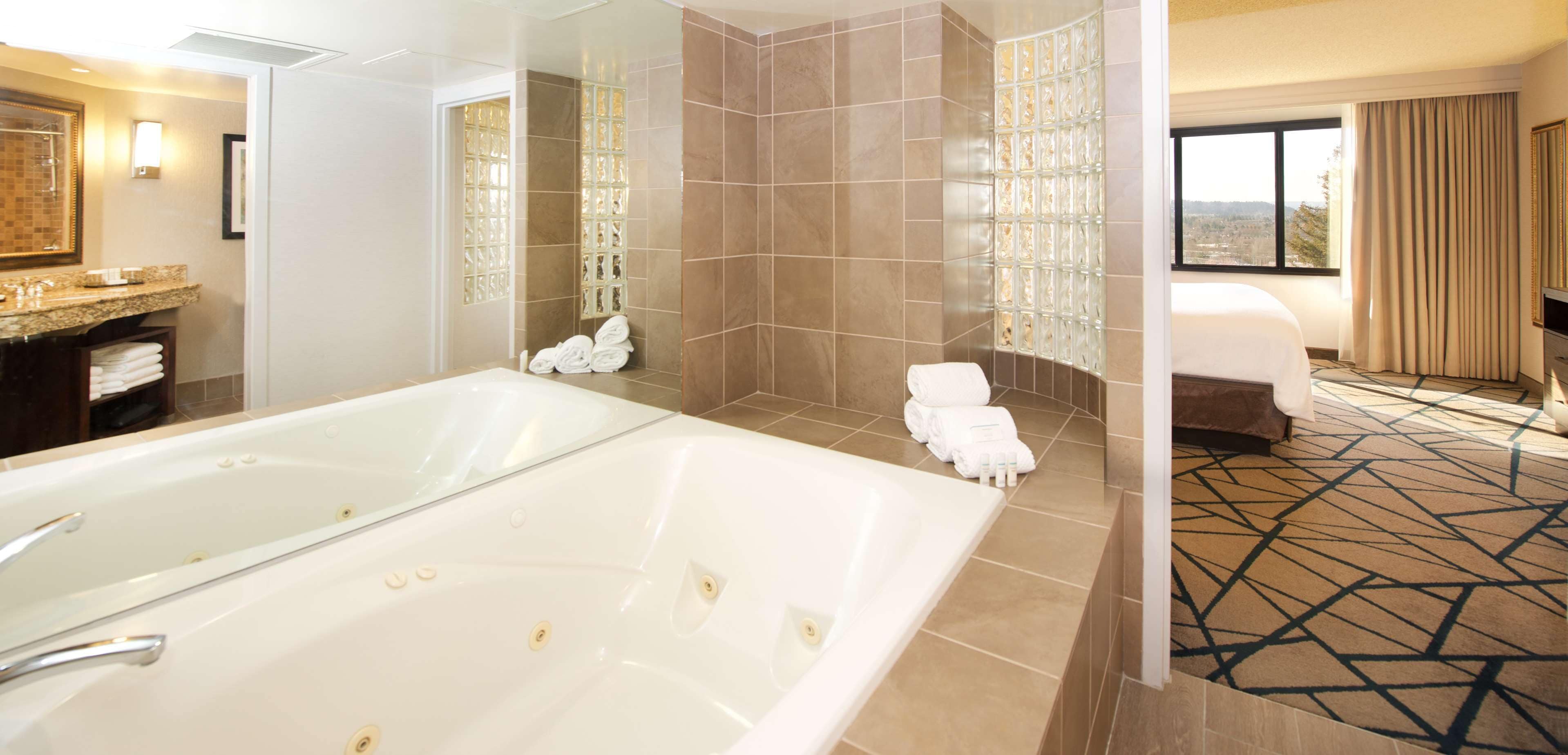 2 room whirlpool suite 1 king bed nonsmoking | bathroom | combined shower/bathtub, free toiletries, towels