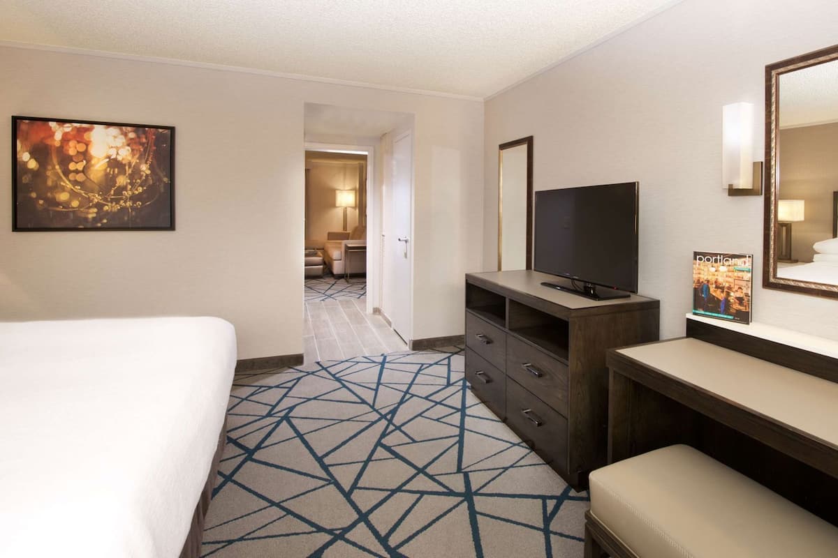 Hochwertige Bettwaren, Zimmersafe, Bügeleisen/Bügelbrett