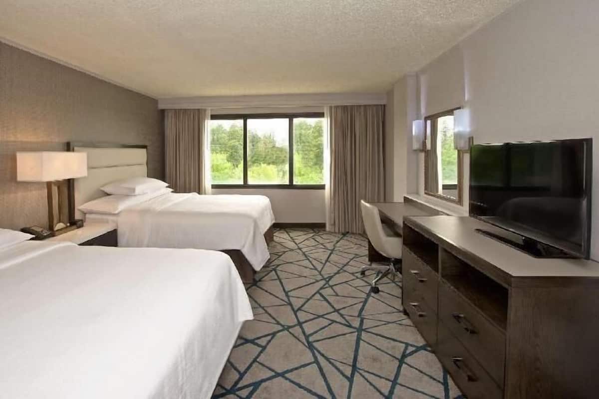 Sängtillbehör av högsta kvalitet och värdeförvaringsskåp på rummet