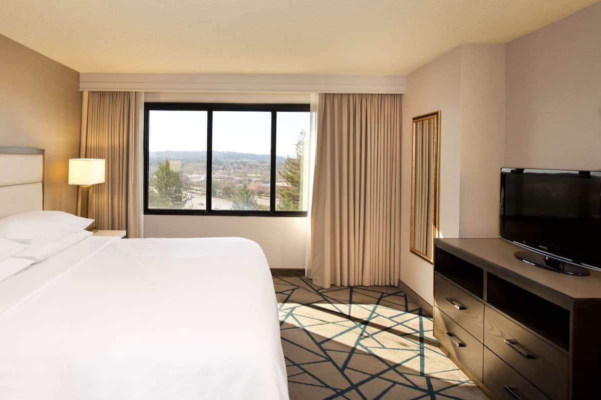 Hochwertige Bettwaren, Zimmersafe, Bügeleisen/Bügelbrett