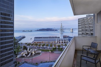 Suite, Balcony | Premium bedding, pillowtop beds, in-room safe, desk at Hyatt Regency San Francisco