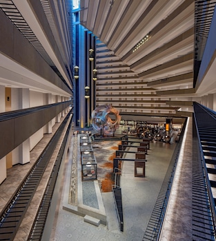 Hotel entrance and lobby at Hyatt Regency San Francisco