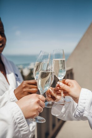 Room, 1 King Bed, Balcony, Bay View | Premium bedding, pillowtop beds, in-room safe, desk