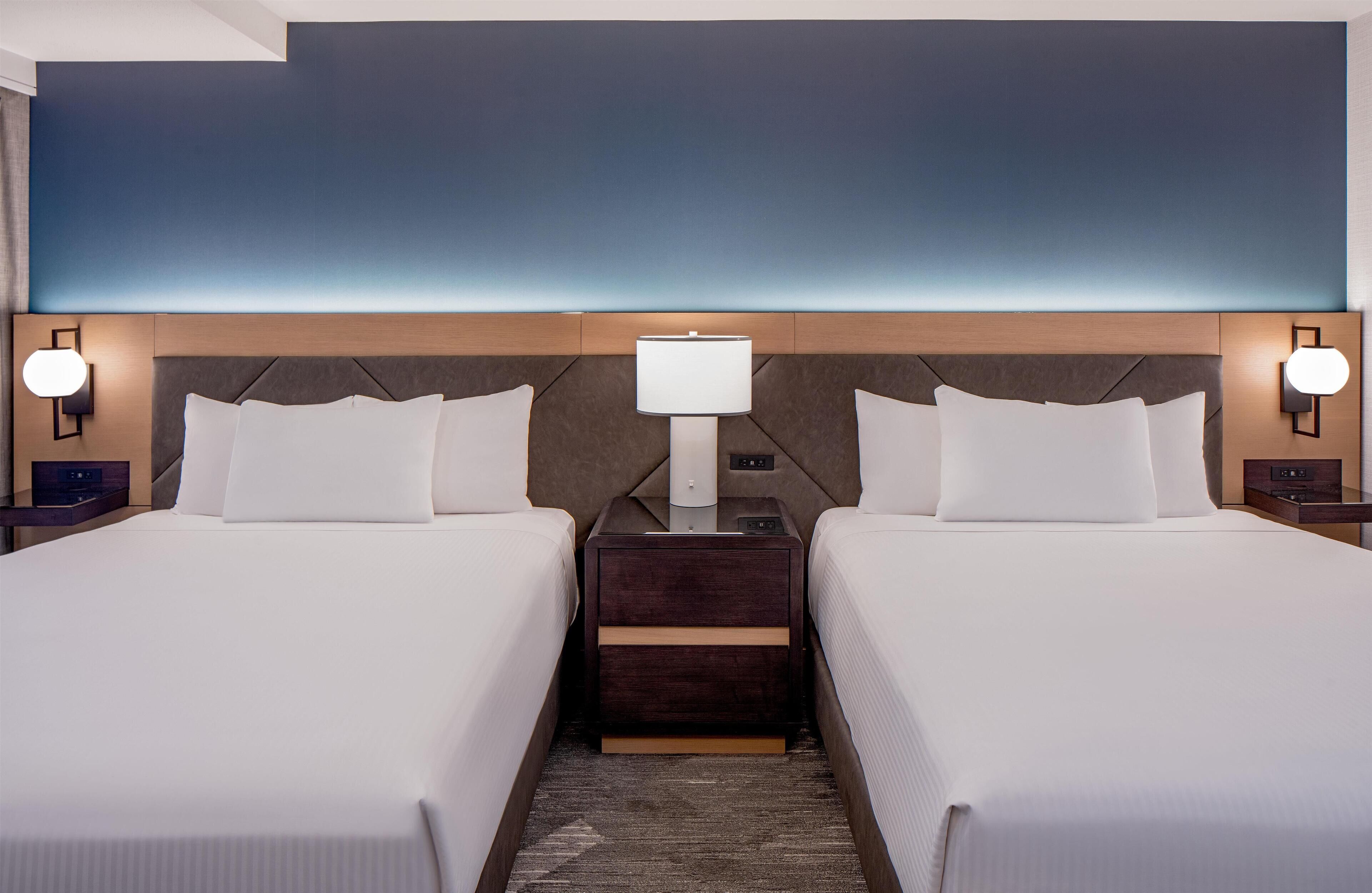 Ropa de cama de alta calidad y camas con pillow-top 