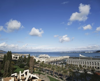 Premium bedding, pillowtop beds, in-room safe, desk at Hyatt Regency San Francisco