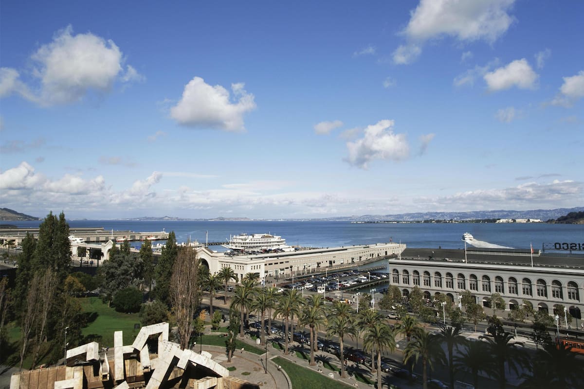 Ropa de cama de alta calidad y camas con pillow-top