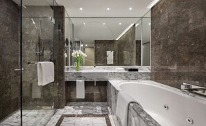 Room, 1 King Bed (Spa) | Bathroom - Grand Hyatt Melbourne (Melbourne)