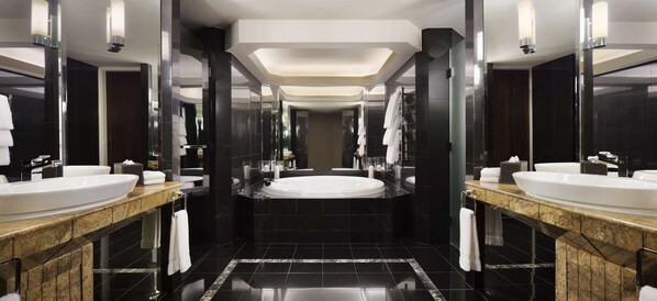 A modern bathroom with two sinks, a large mirror, and a central bathtub. - Grand Hyatt Melbourne (Melbourne)